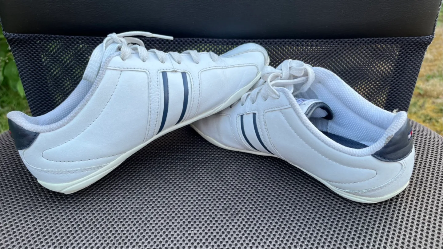Women’s Tommy Hilfiger White Leather Sneakers image indicator(2)