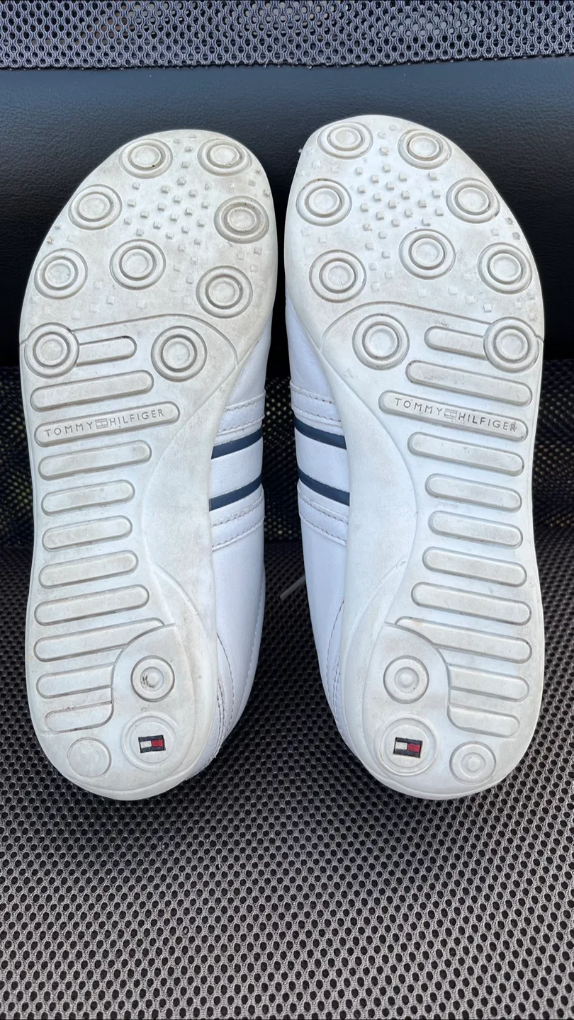 Women’s Tommy Hilfiger White Leather Sneakers image indicator(7)