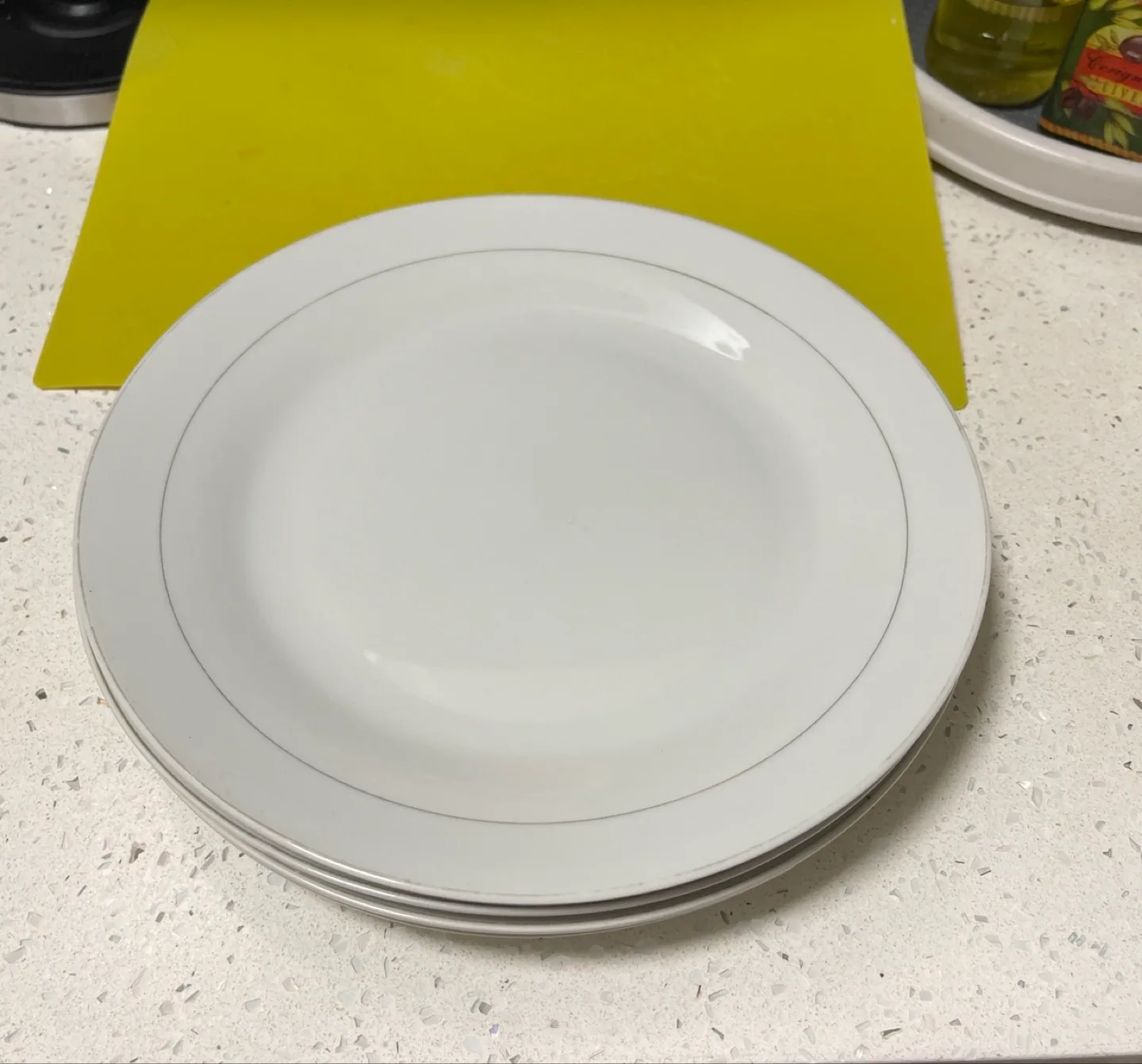 🎉MOVING SALE🎉4 for $5🎉Fine Porcelain White Plates - Set of 4 thumbnail