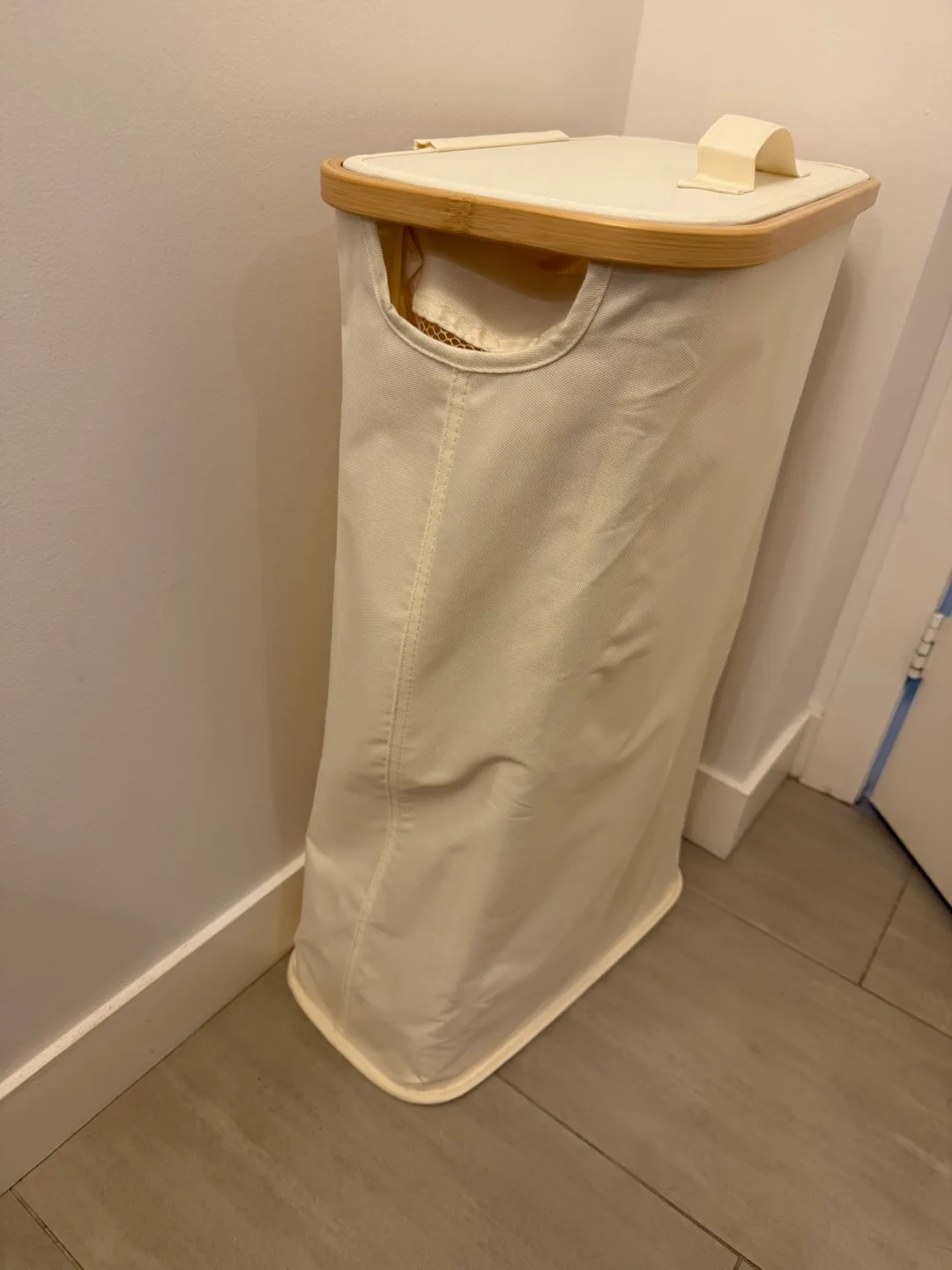 Lidded Laundry Hamper - off-white image indicator(2)