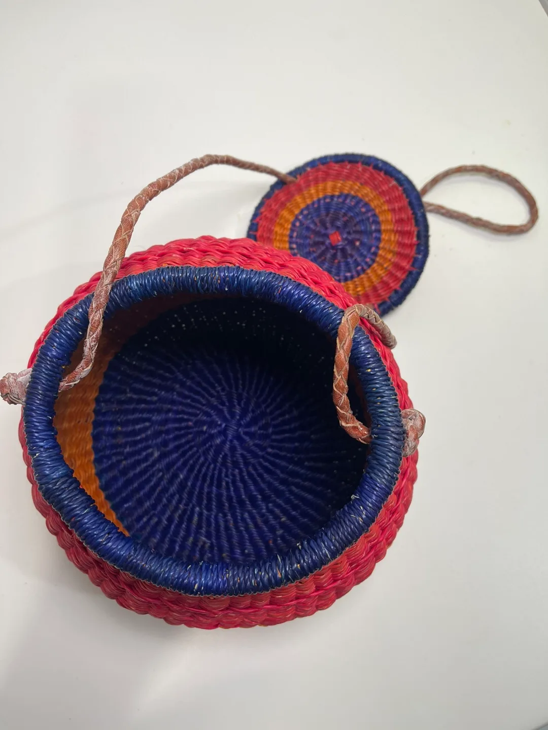 Handwoven Bolga Basket with Lid image indicator(4)
