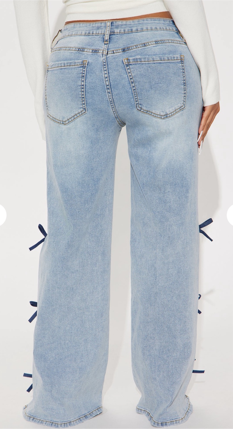 Brand New! Fashion Nova Light Wash Jeans w/ Bow Detail - photo 4