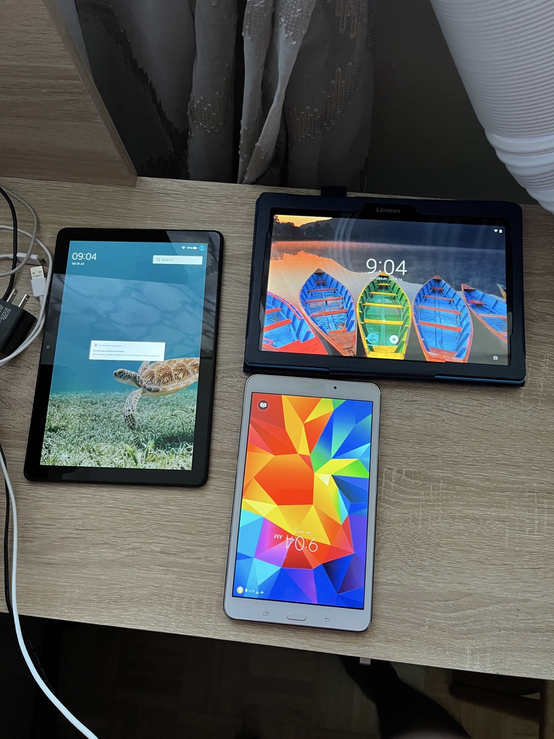 Tablets: Samsung, Lenovo, amazon