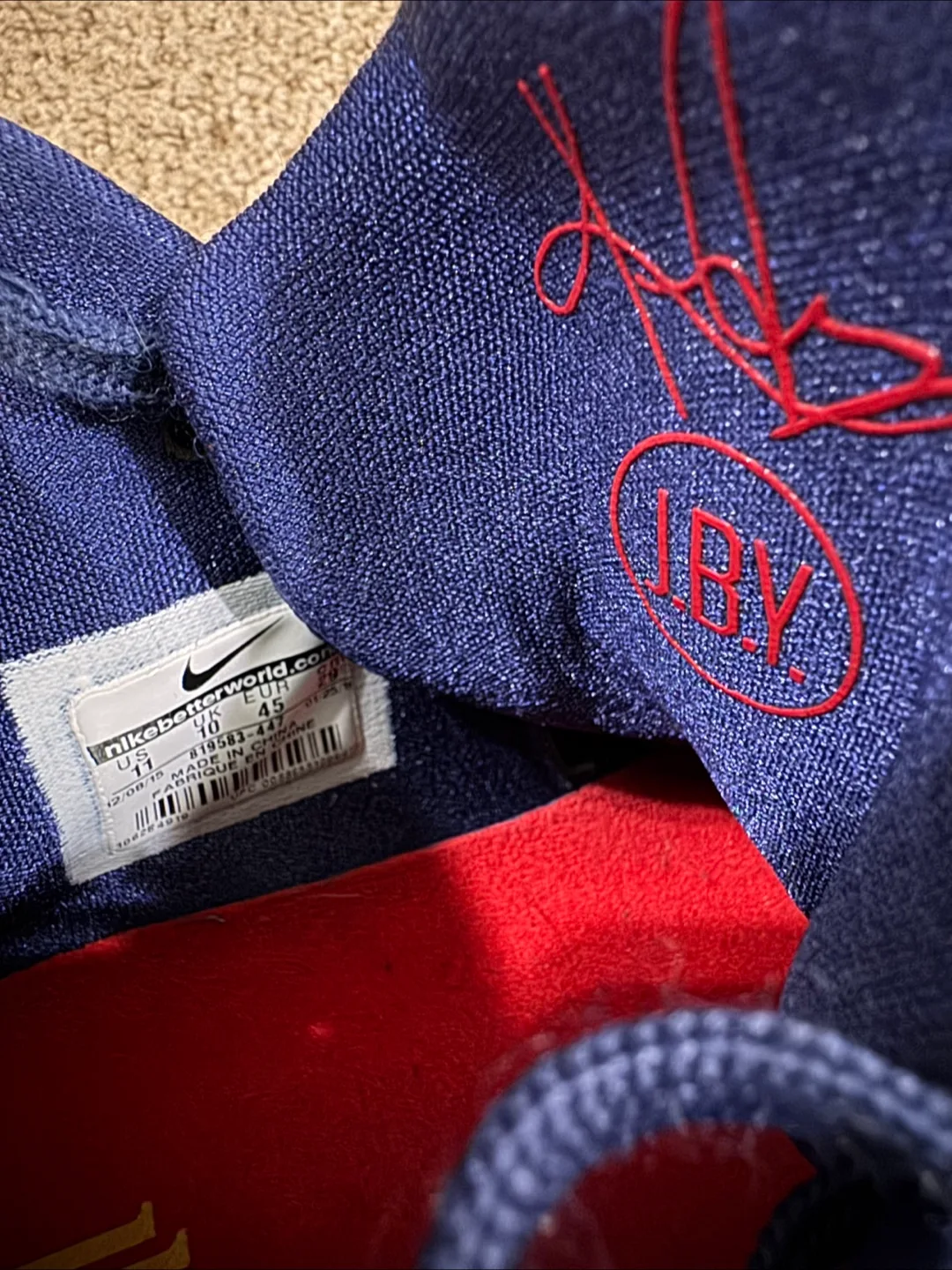 Nike Kyrie size 11 image indicator(2)