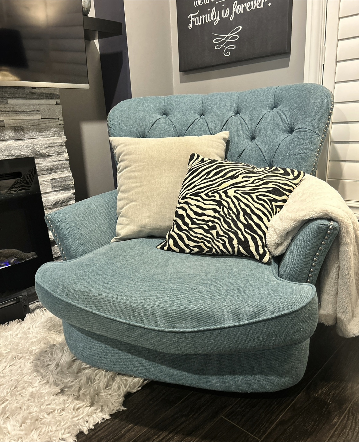 Light Blue Tufted Accent Chair with storage - photo 2