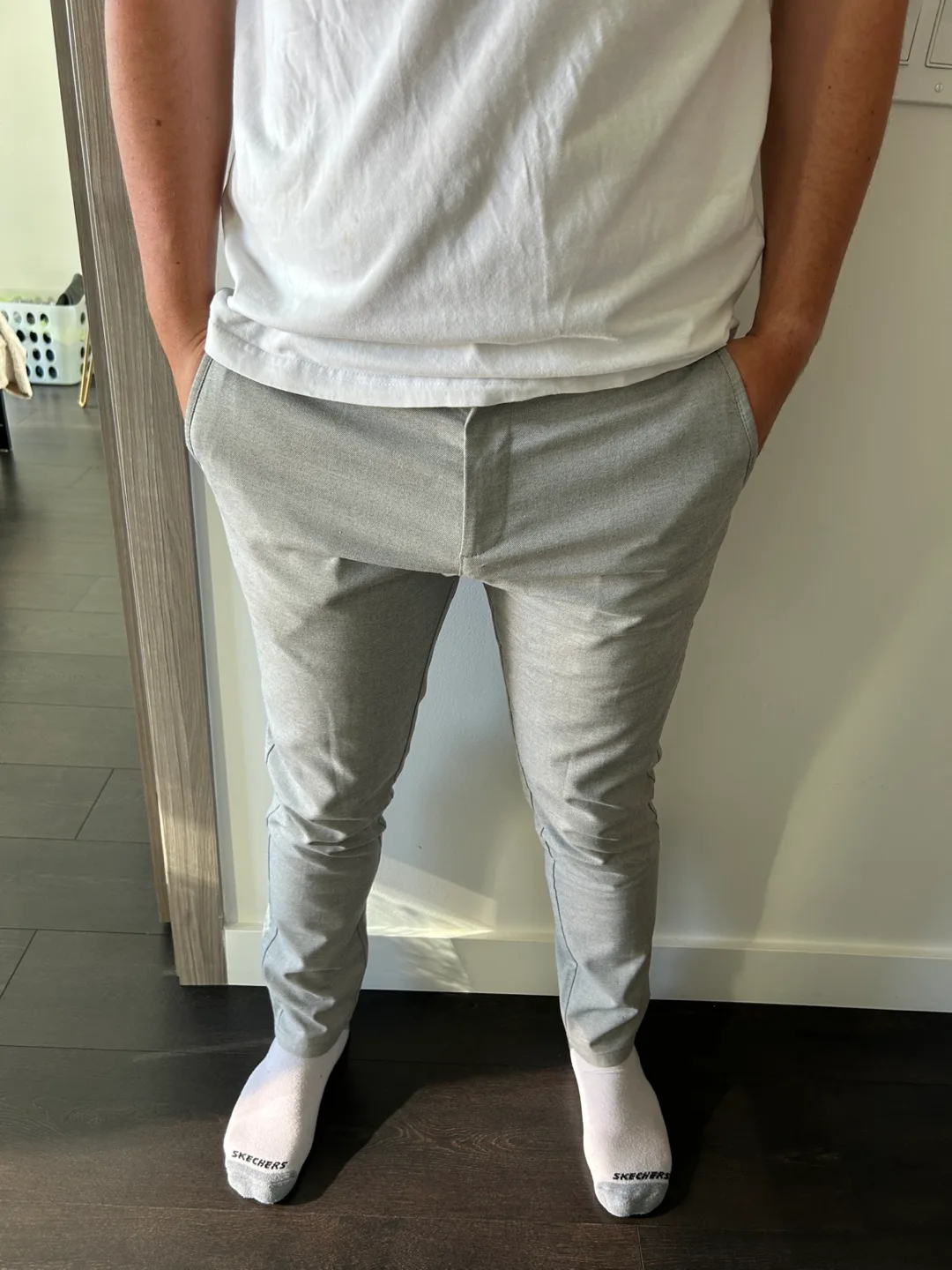 Men’s clothes : pants thumbnail