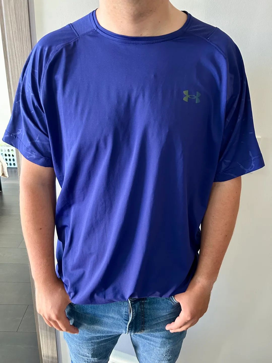 Men’s clothes : tee-shirt UnderArmour thumbnail