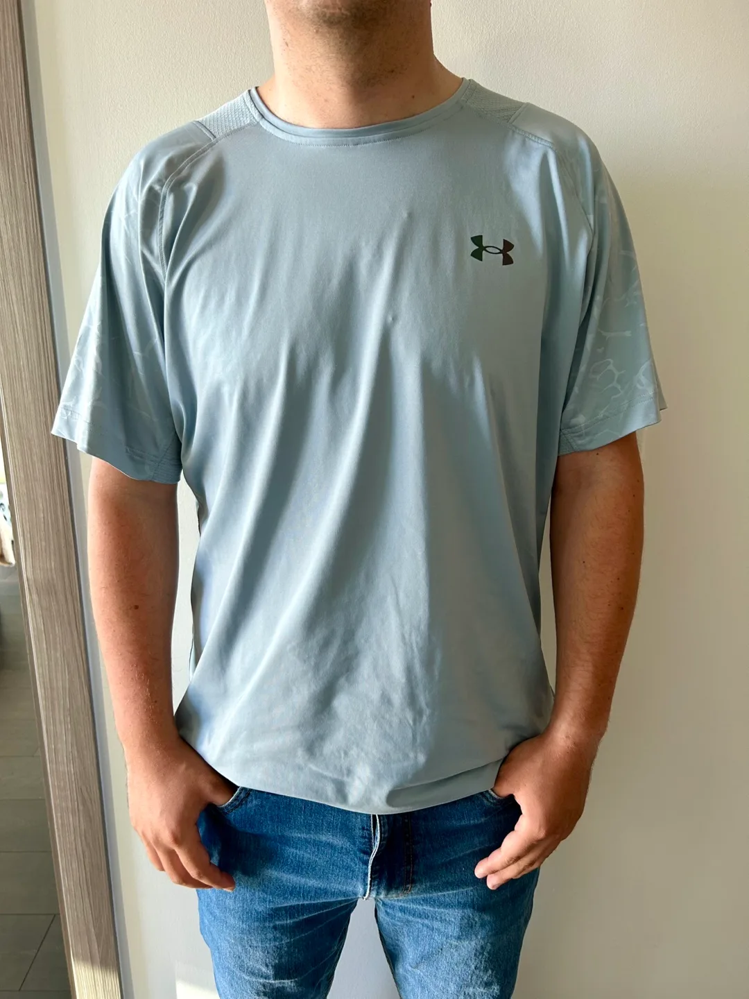 Men’s clothes : tee shirt UnderArmour thumbnail