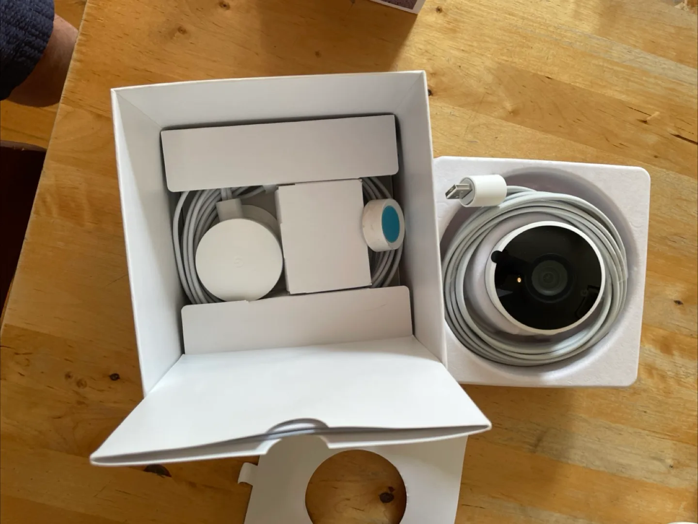 Google Nest Cam Outdoor - New in Box image indicator(4)