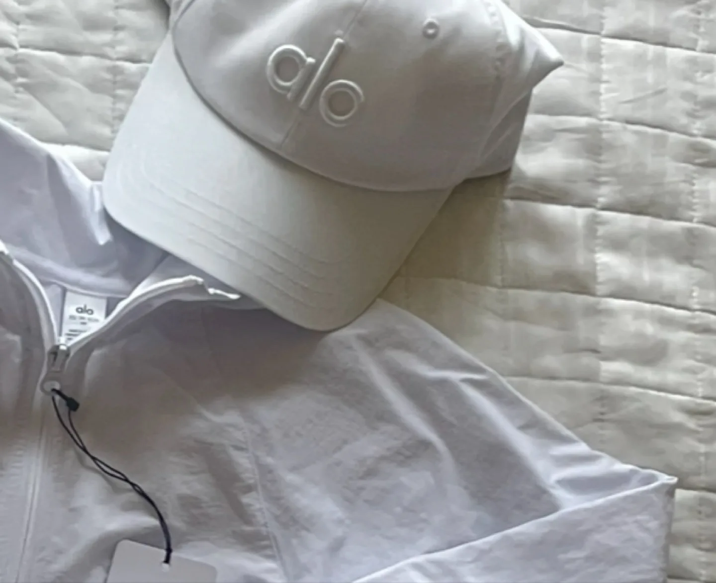 Alo Yoga White Cap thumbnail