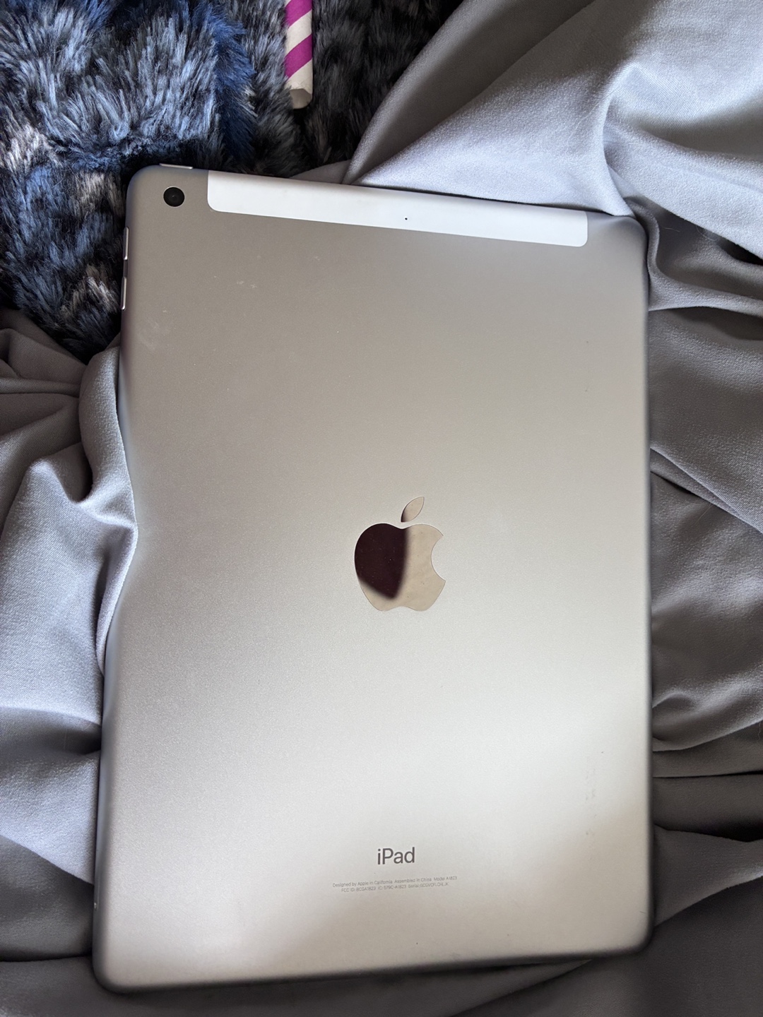 Apple iPad (5th generation) 32GB - photo 2