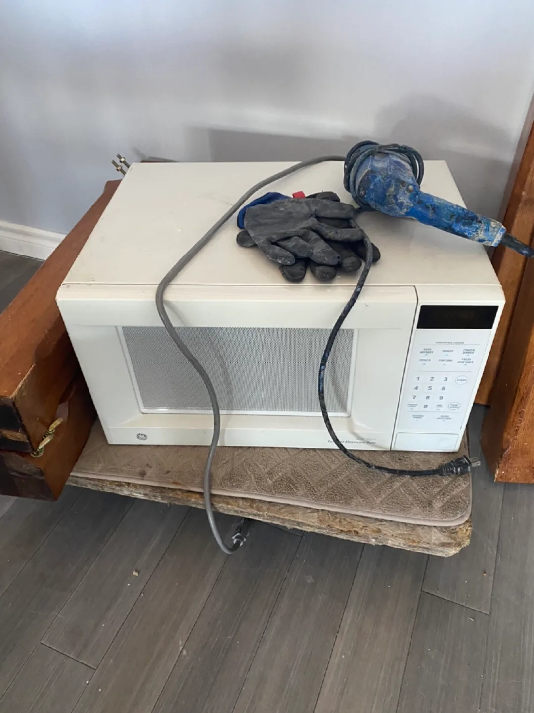 GE Microwave Oven thumbnail