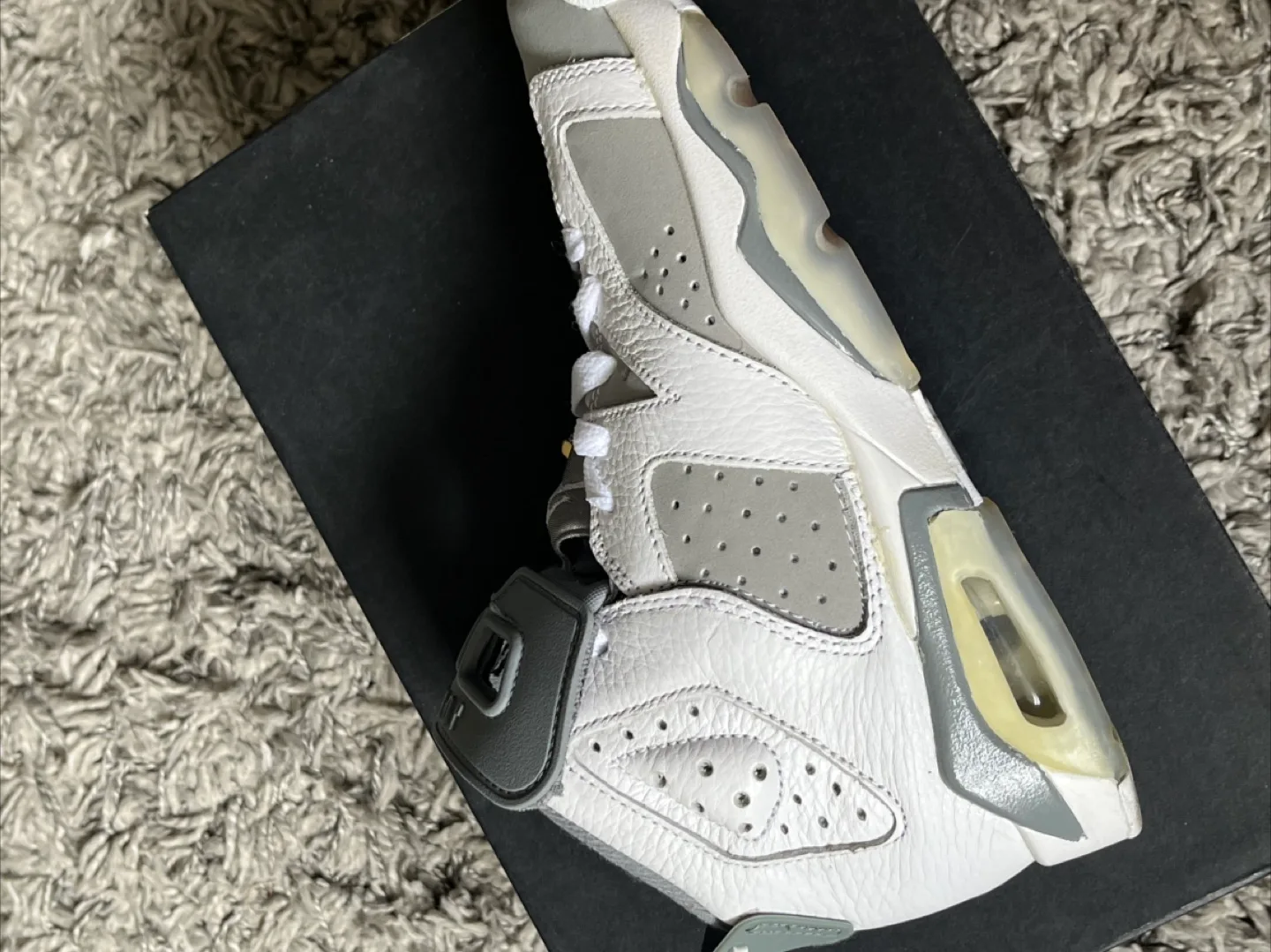 Air Jordan 6 Retro (GS) - Size 4.5Y image indicator(7)