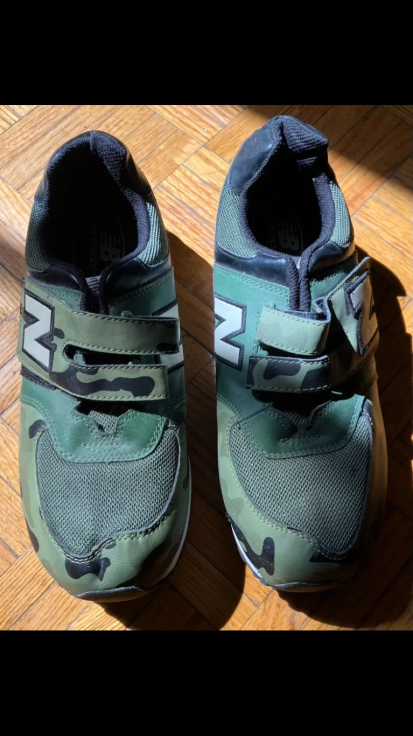 New Balance 574 V1 Camo Sneakers Boys size 7/Womens 8.5-9 👟💚🖤🤎🇨🇦 image indicator(3)