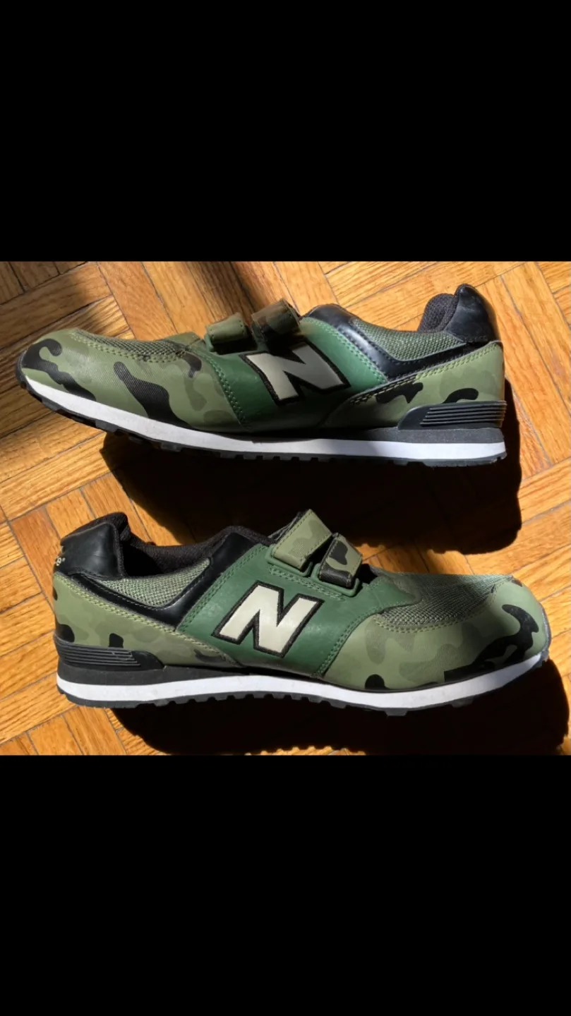 New Balance 574 V1 Camo Sneakers Boys size 7/Womens 8.5-9 👟💚🖤🤎🇨🇦 image indicator(4)