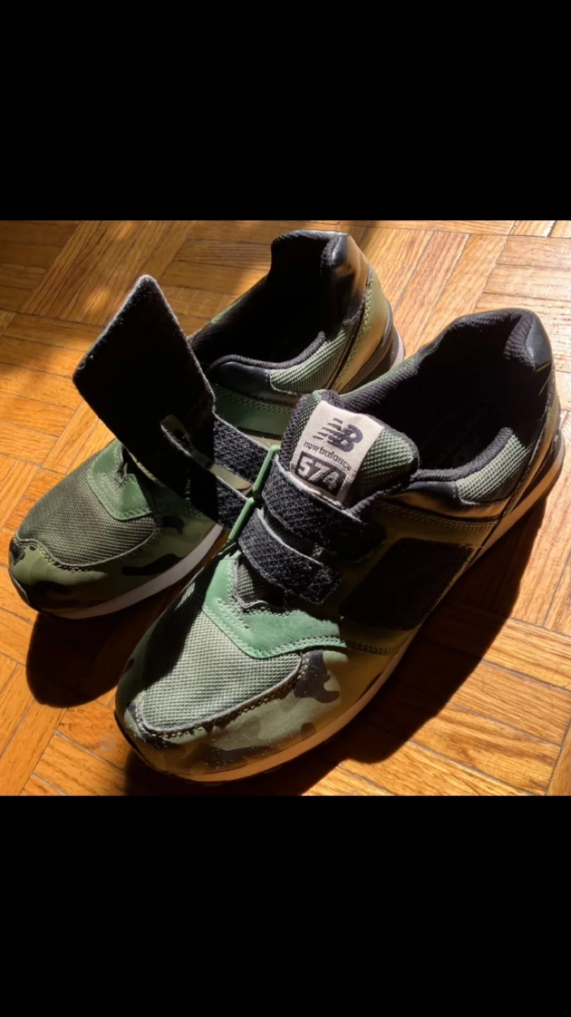New Balance 574 V1 Camo Sneakers Boys size 7/Womens 8.5-9 👟💚🖤🤎🇨🇦 image indicator(10)