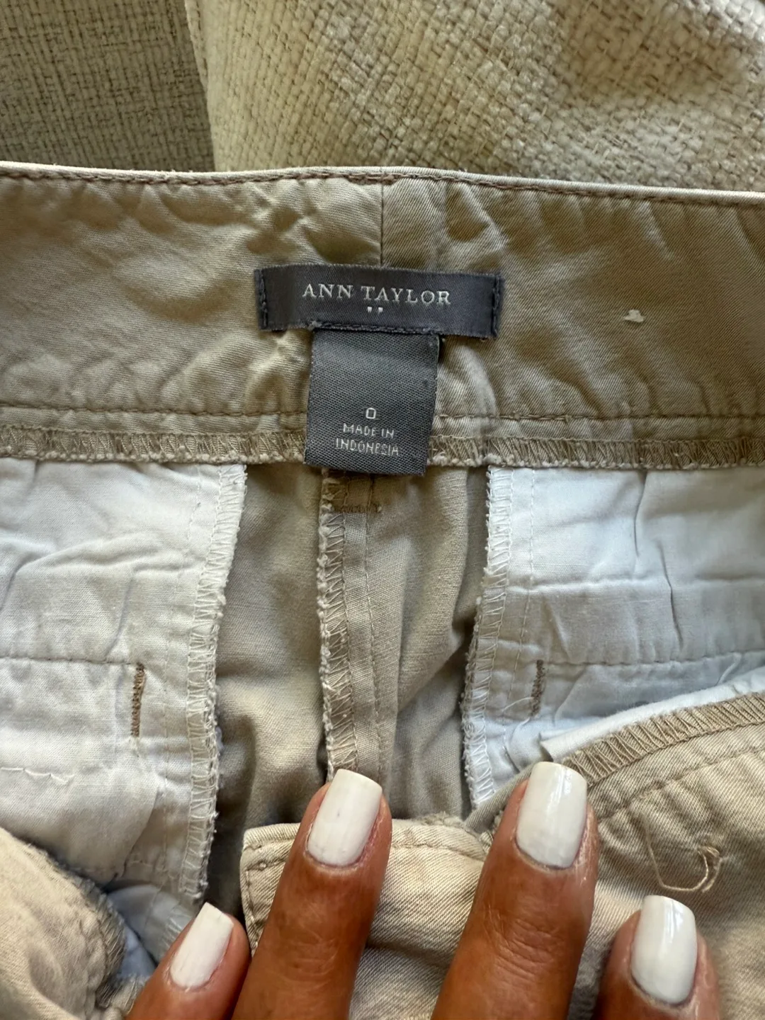 Ann Taylor crop Beige Pants - Size 0 image indicator(3)