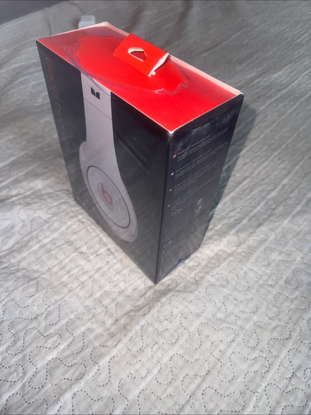 NEW 2011 Beats by Dr. Dre Studio Headphones - White image indicator(3)