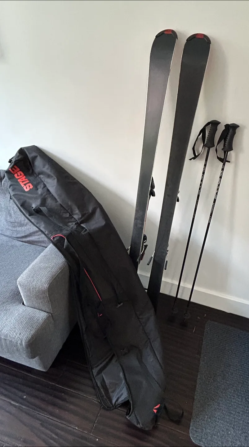 Elan - male skis. 67” black/red. Poles and carrying bag included image indicator(5)