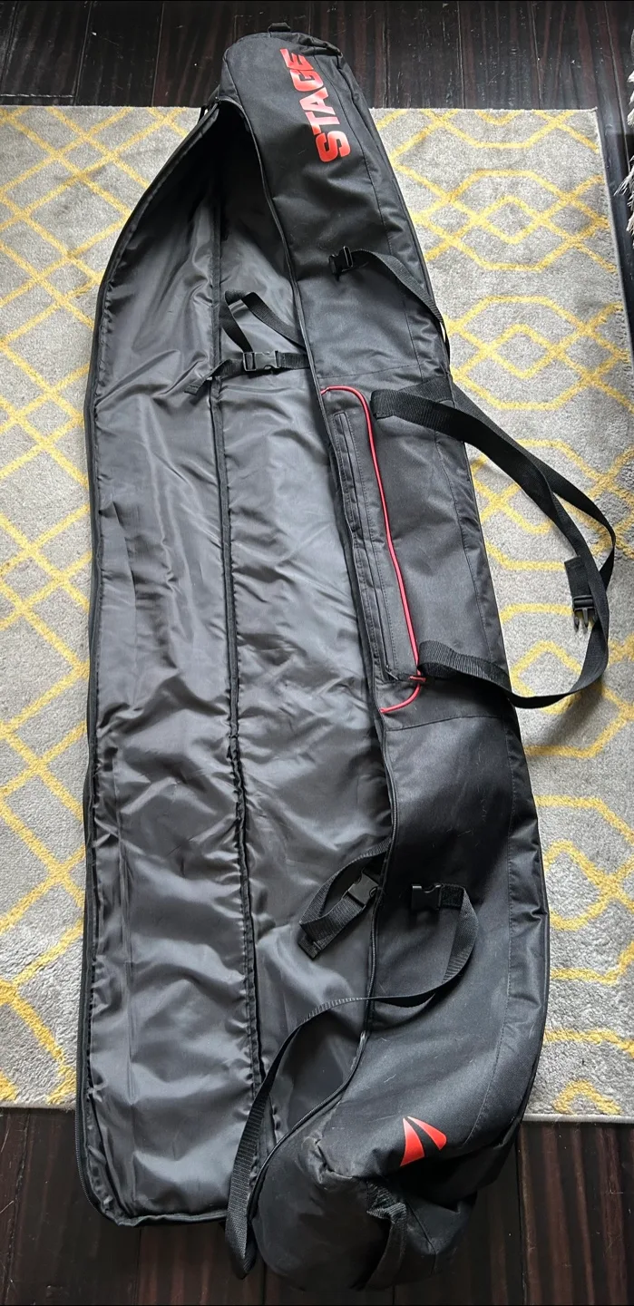 Elan - male skis. 67” black/red. Poles and carrying bag included image indicator(6)