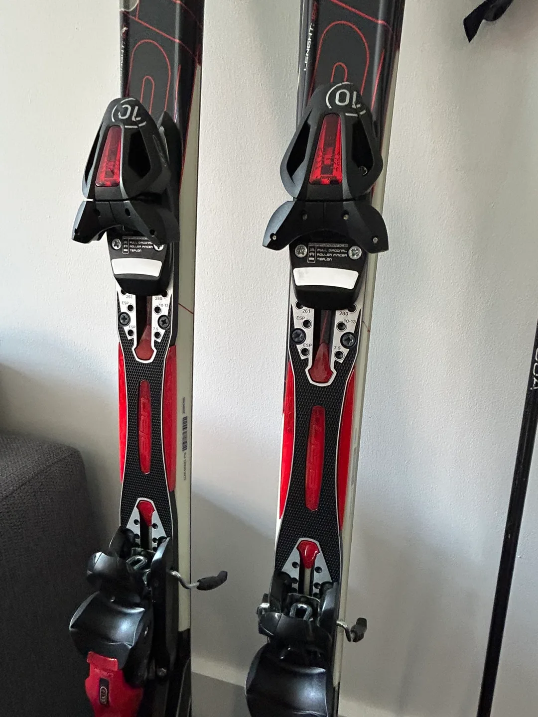 Elan - male skis. 67” black/red. Poles and carrying bag included image indicator(2)