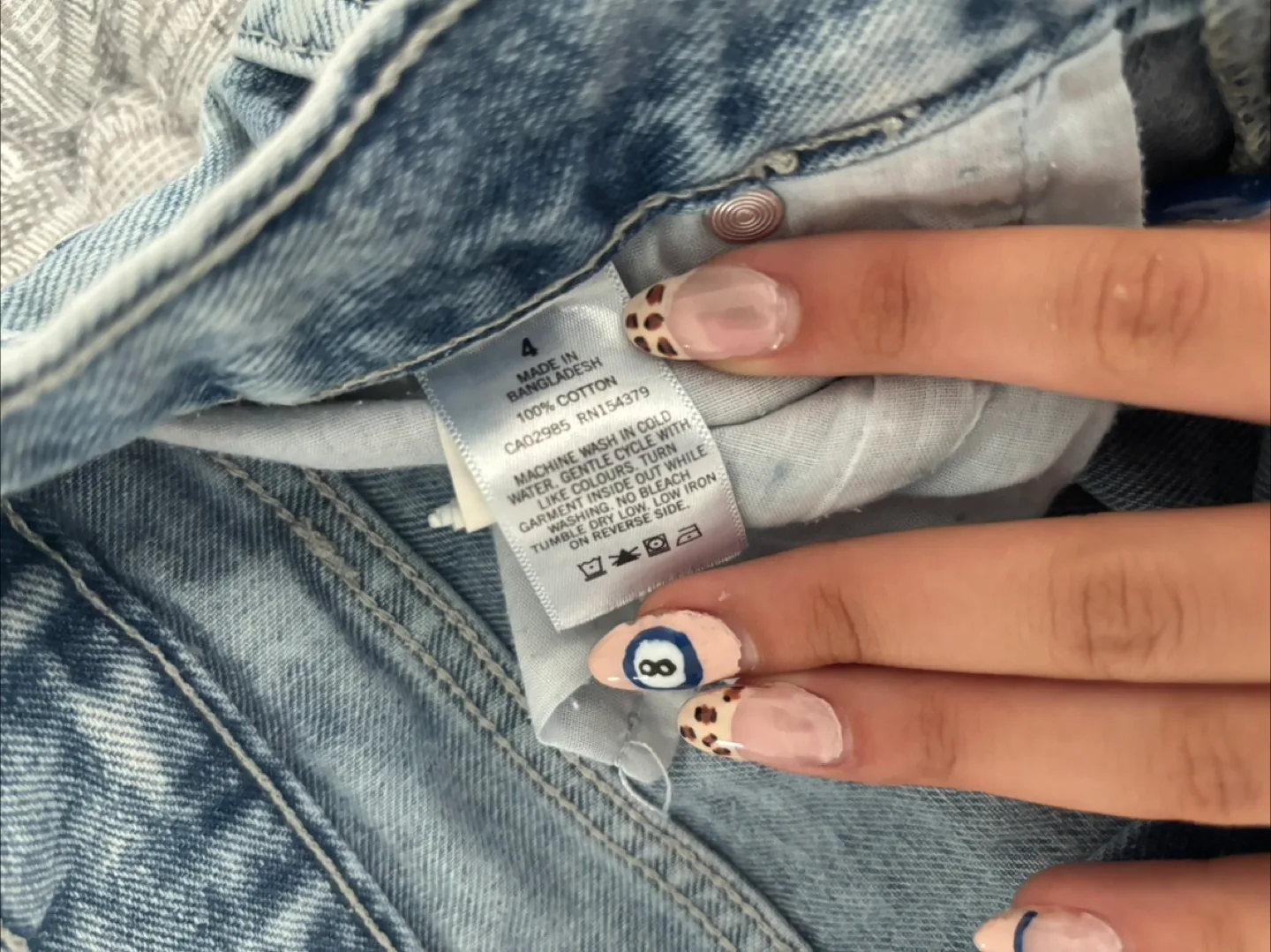 2 pairs of Baggy Jeans image indicator(4)