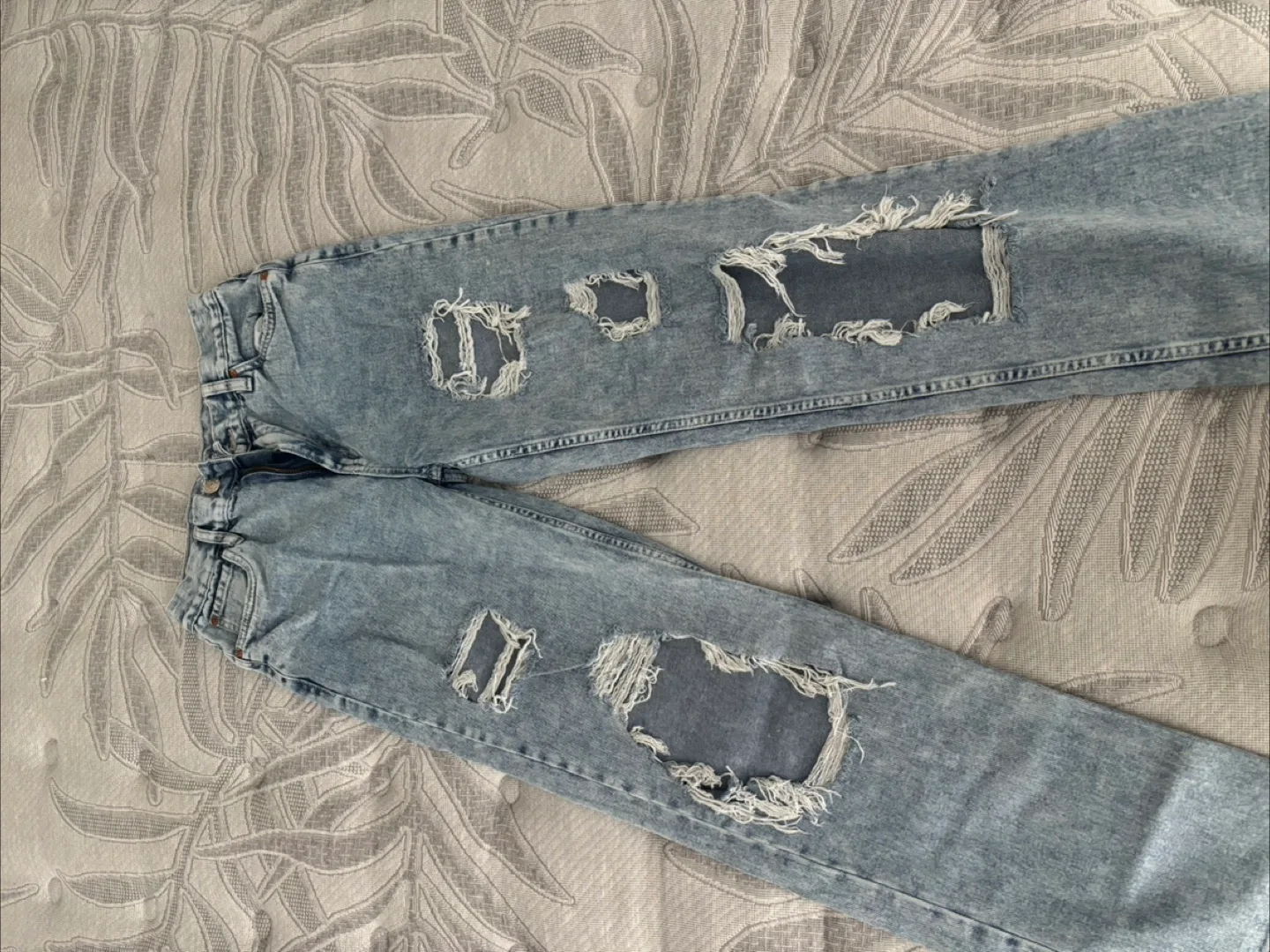 2 pairs of Baggy Jeans image indicator(7)