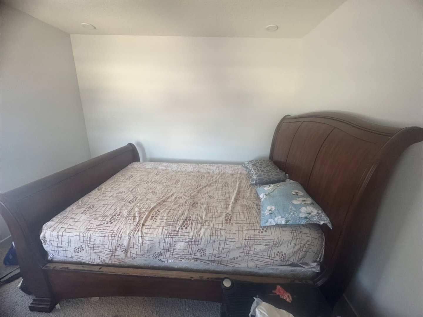 Queen  Bed bed box and mattress - photo 5