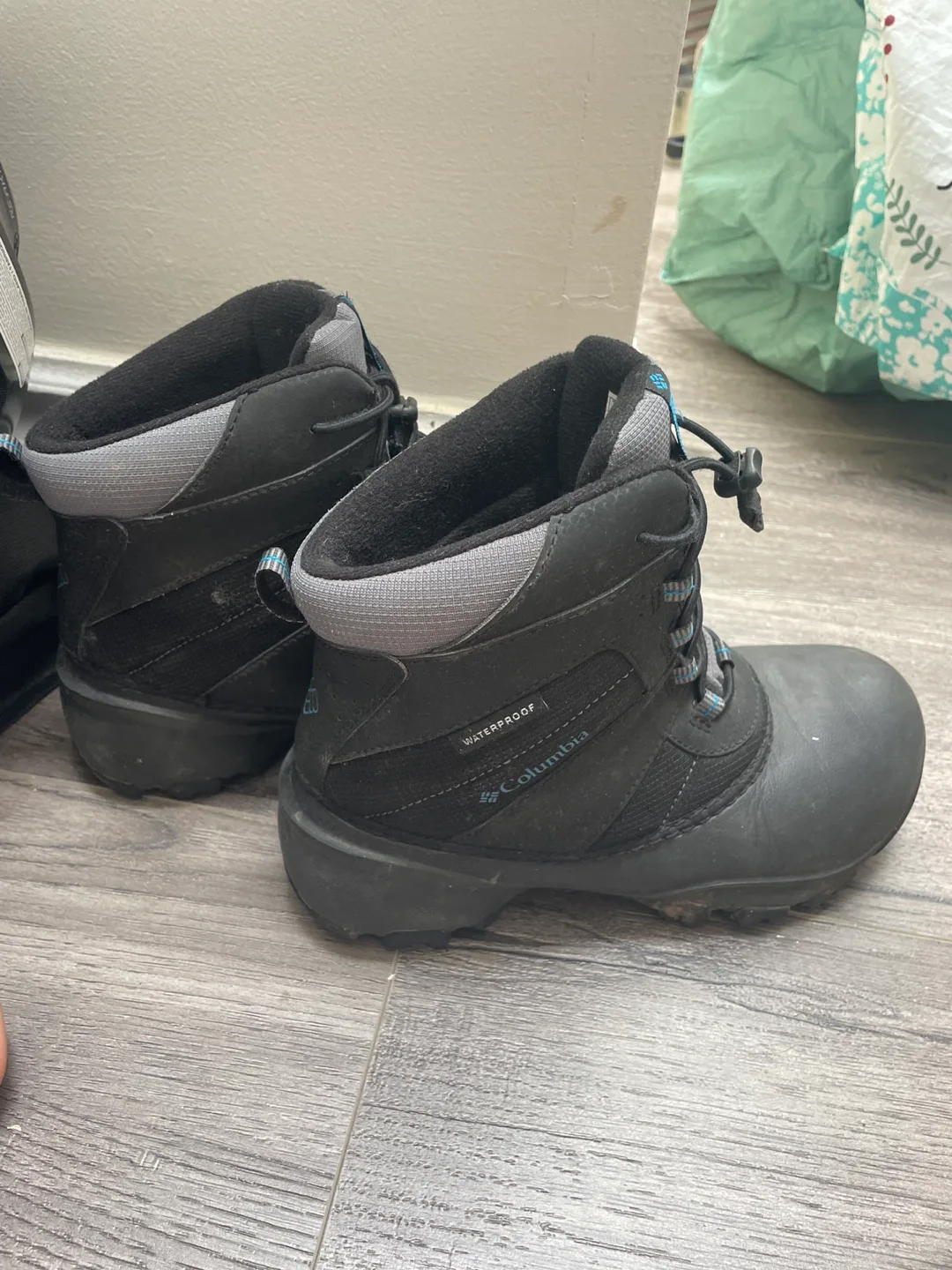 Columbia Waterproof Winter Boots - Size 4 (kids) thumbnail