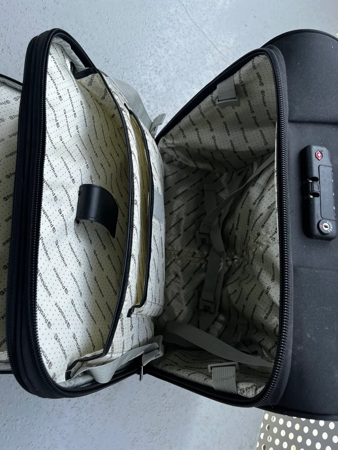 President Black Carry-On Suitcase Four Wheel image indicator(2)