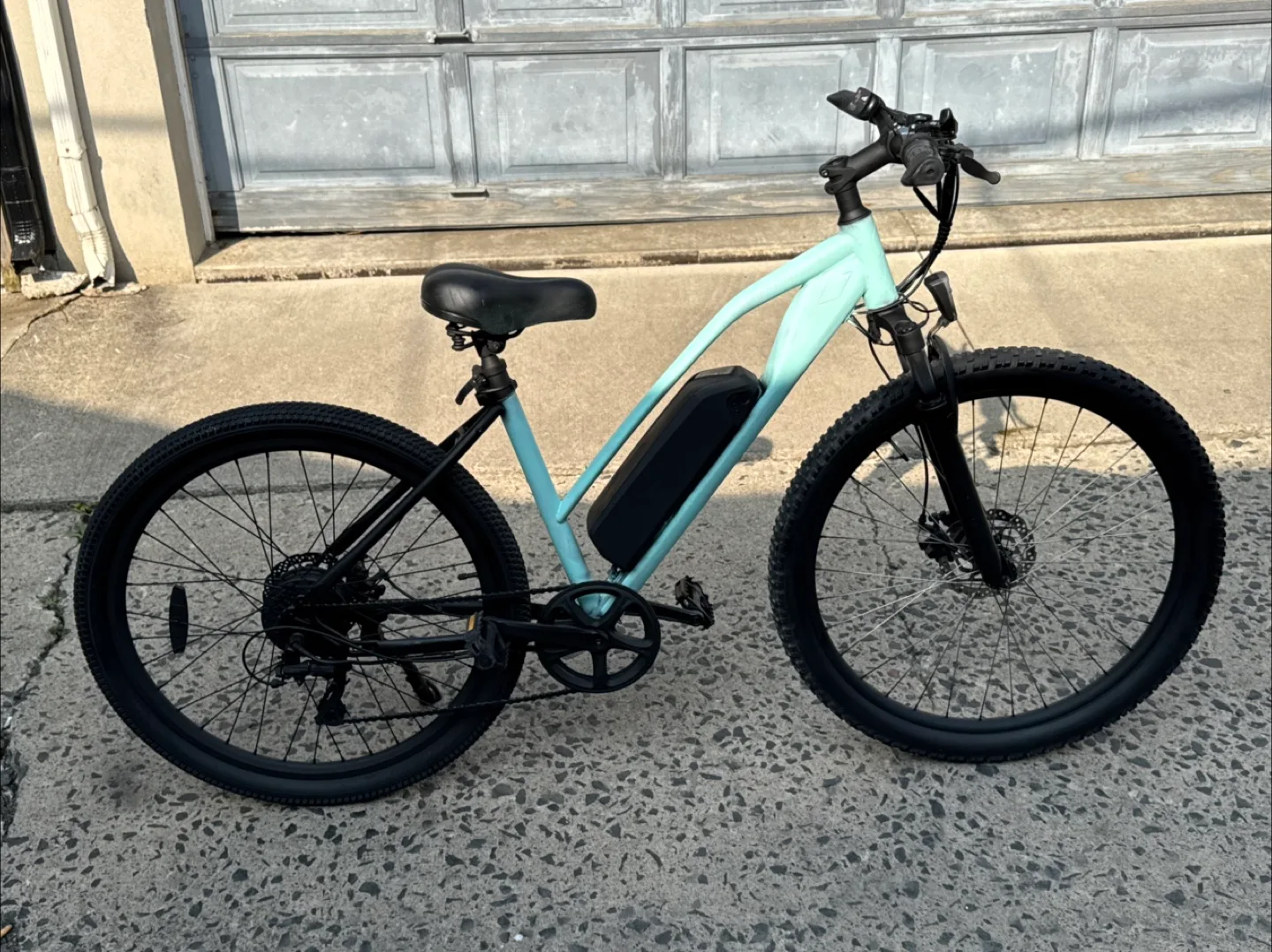 MOVELO E-Bike with battery thumbnail