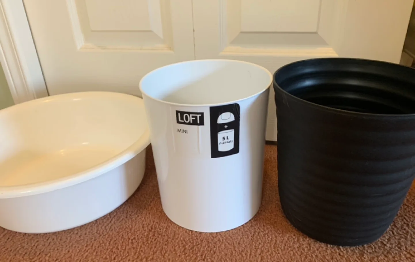 Variety of buckets. 5L thumbnail