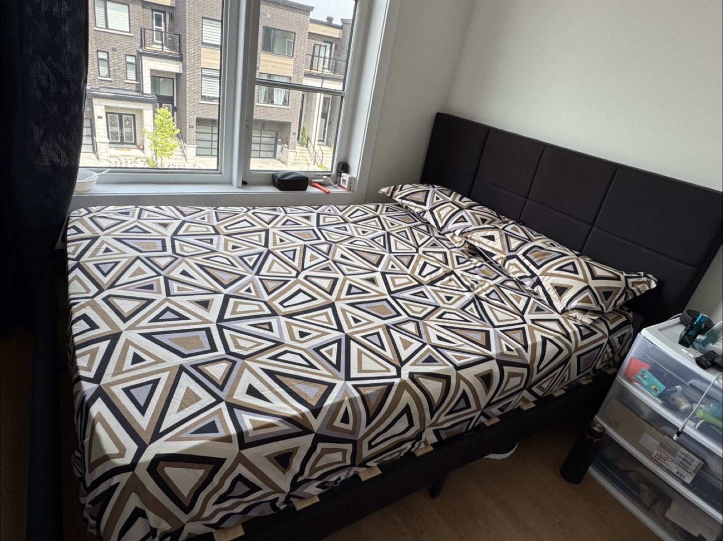 Natulliy Queen Bed Frame with Headboard