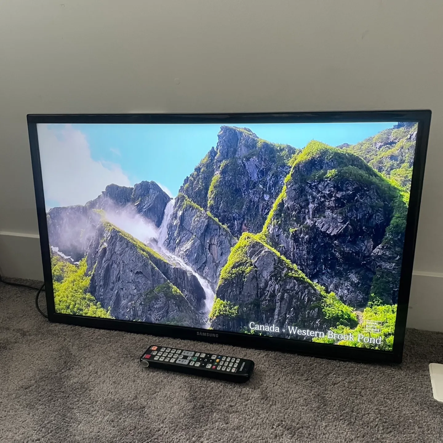 Samsung 32" Smart TV thumbnail