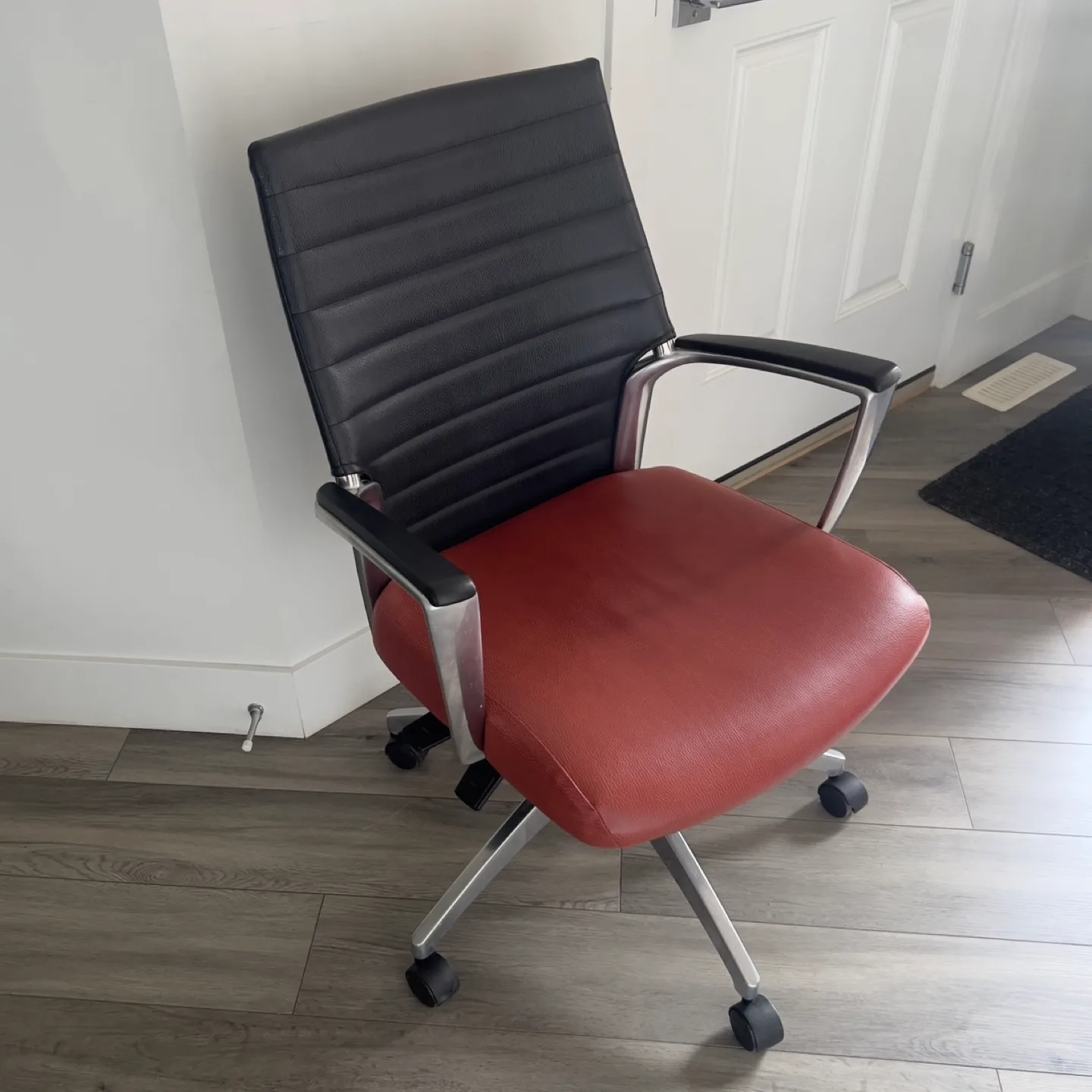 Office Leather Chair thumbnail