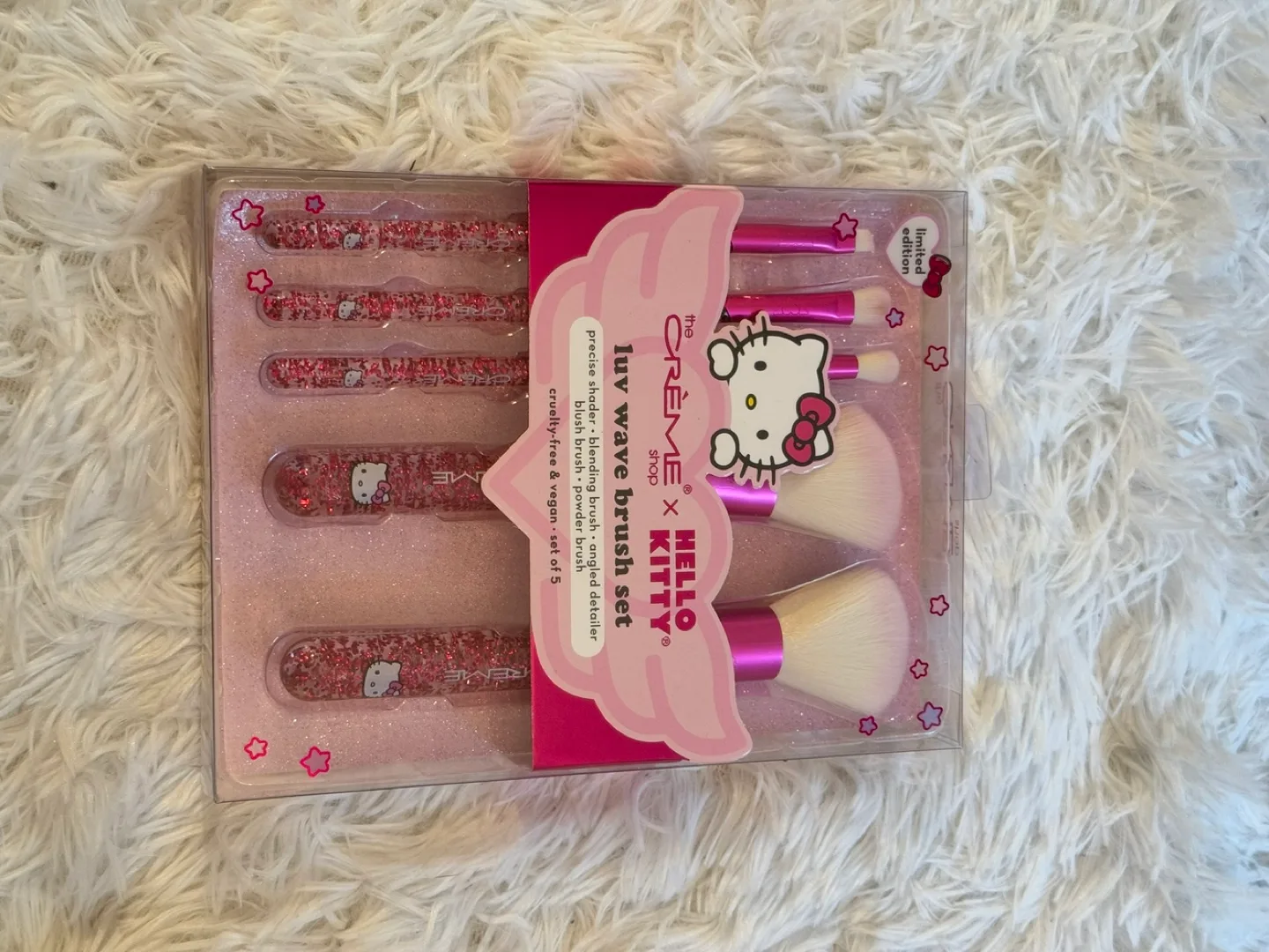 New The Crème Shop x Hello Kitty Luv Wave Brush Set thumbnail