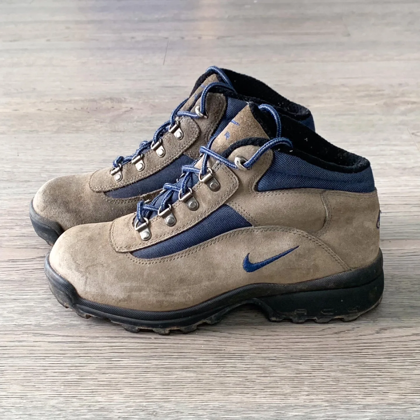 Vintage Nike ACG Air Hiking Boots thumbnail