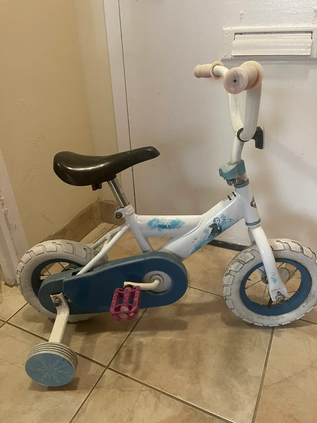 Disney Frozen Kids Balance Bike image indicator(2)