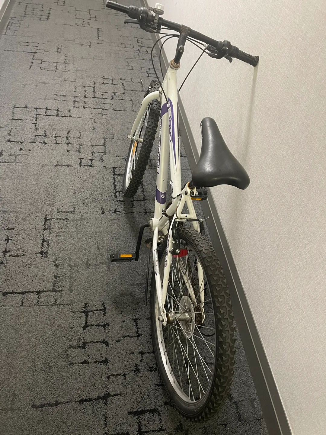 Supercycle OSTRO 24" Bike - White image indicator(2)