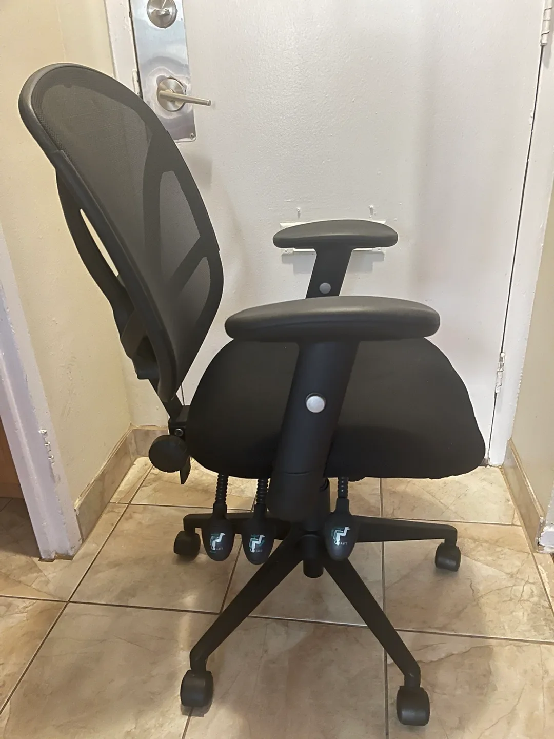 Black Ergonomic Office Chair thumbnail