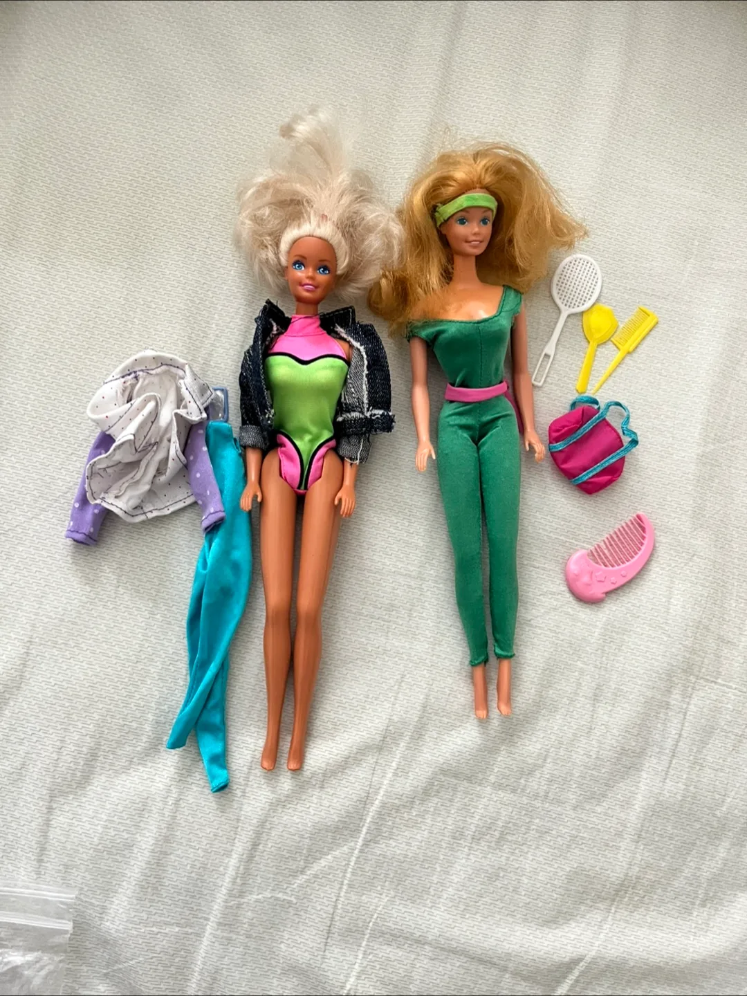 2 Barbies with free accessories thumbnail
