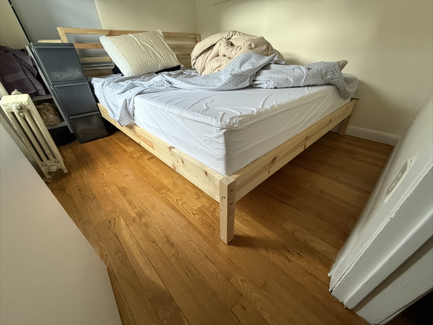 Queen Bed Frame with slats Ikea tarva - photo 2