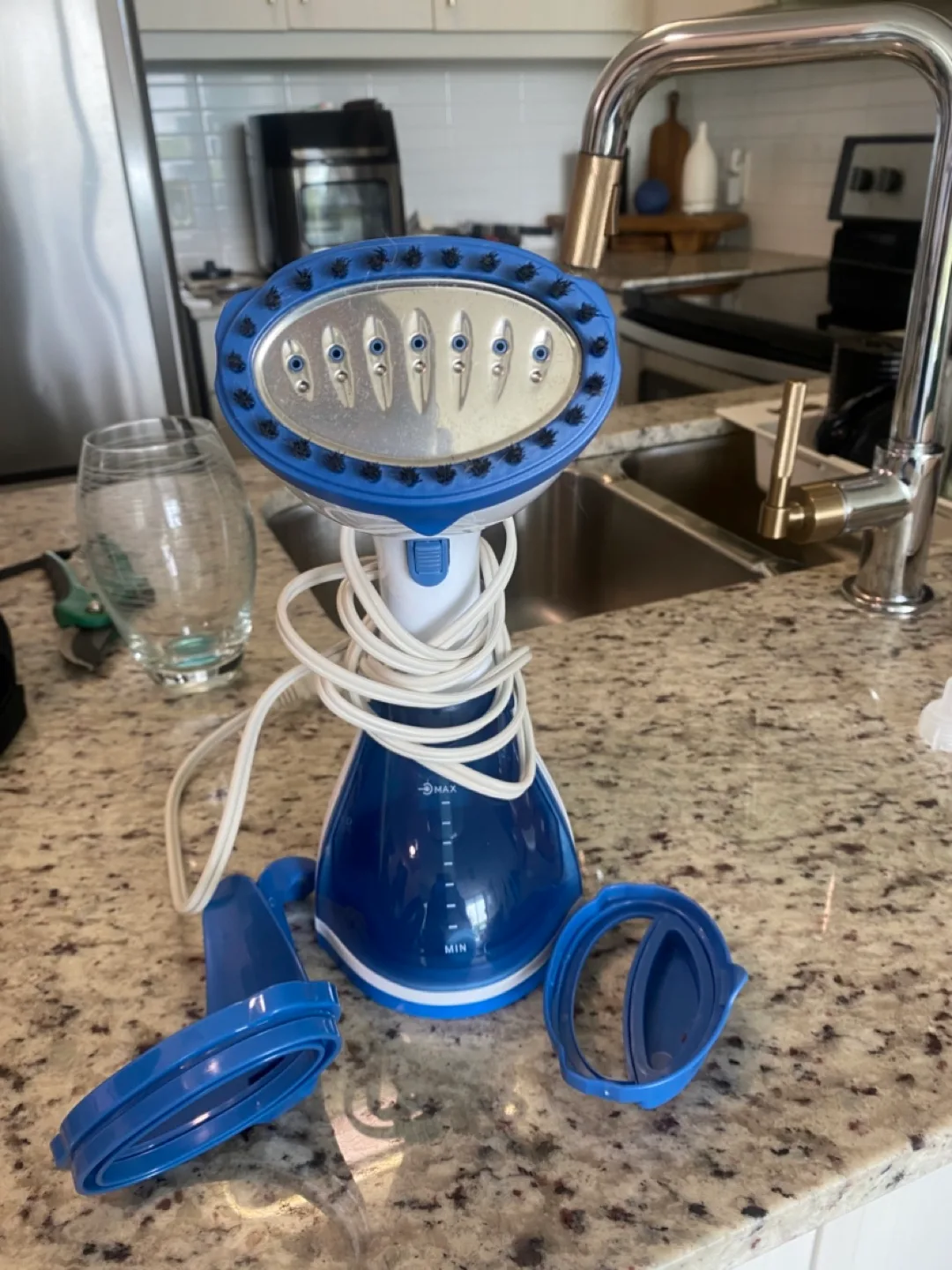 Handheld Garment Steamer thumbnail