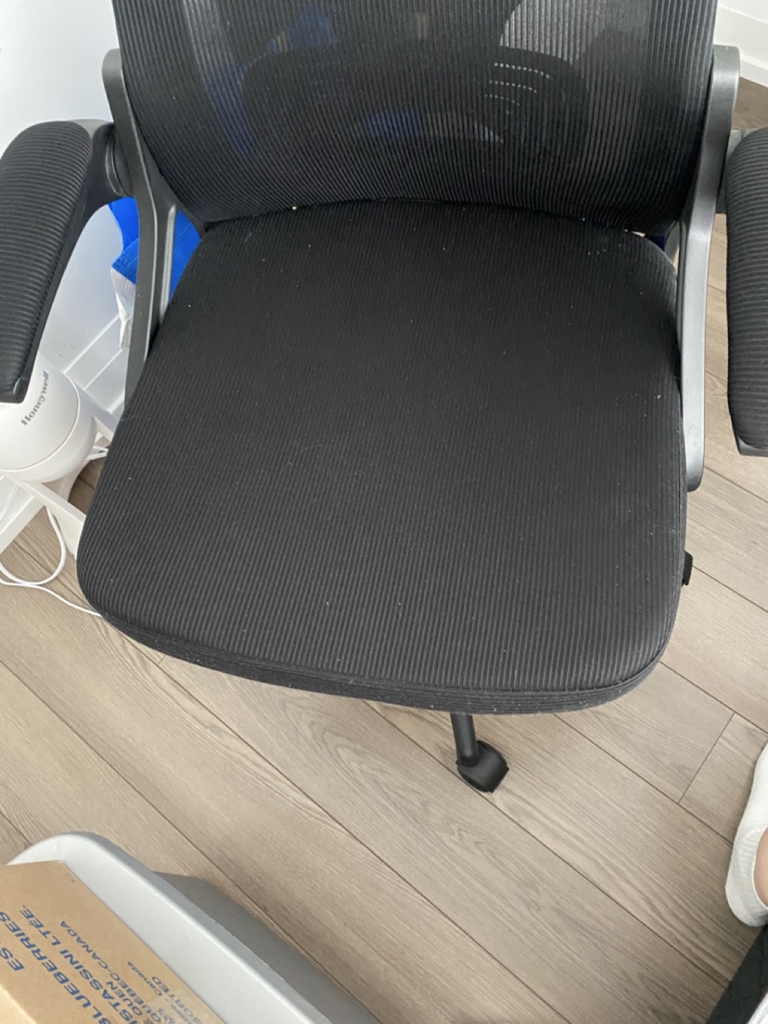 Ergonomic Office Chair - Black - photo 3