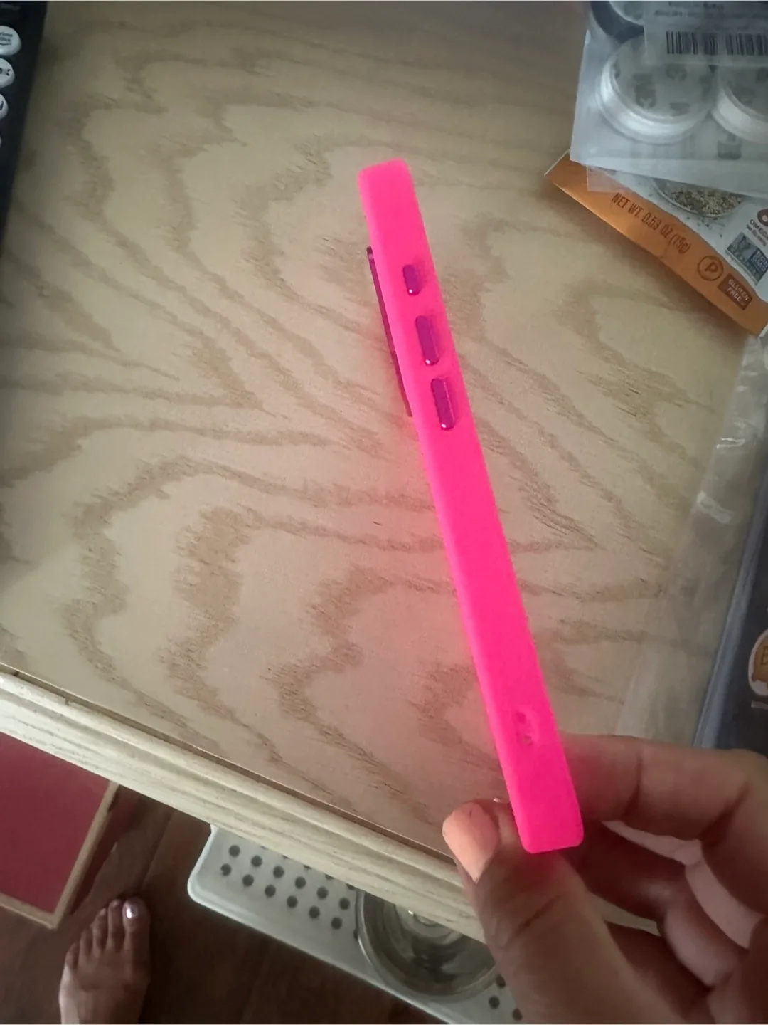 Pink iPhone Case with MagSafe image indicator(3)