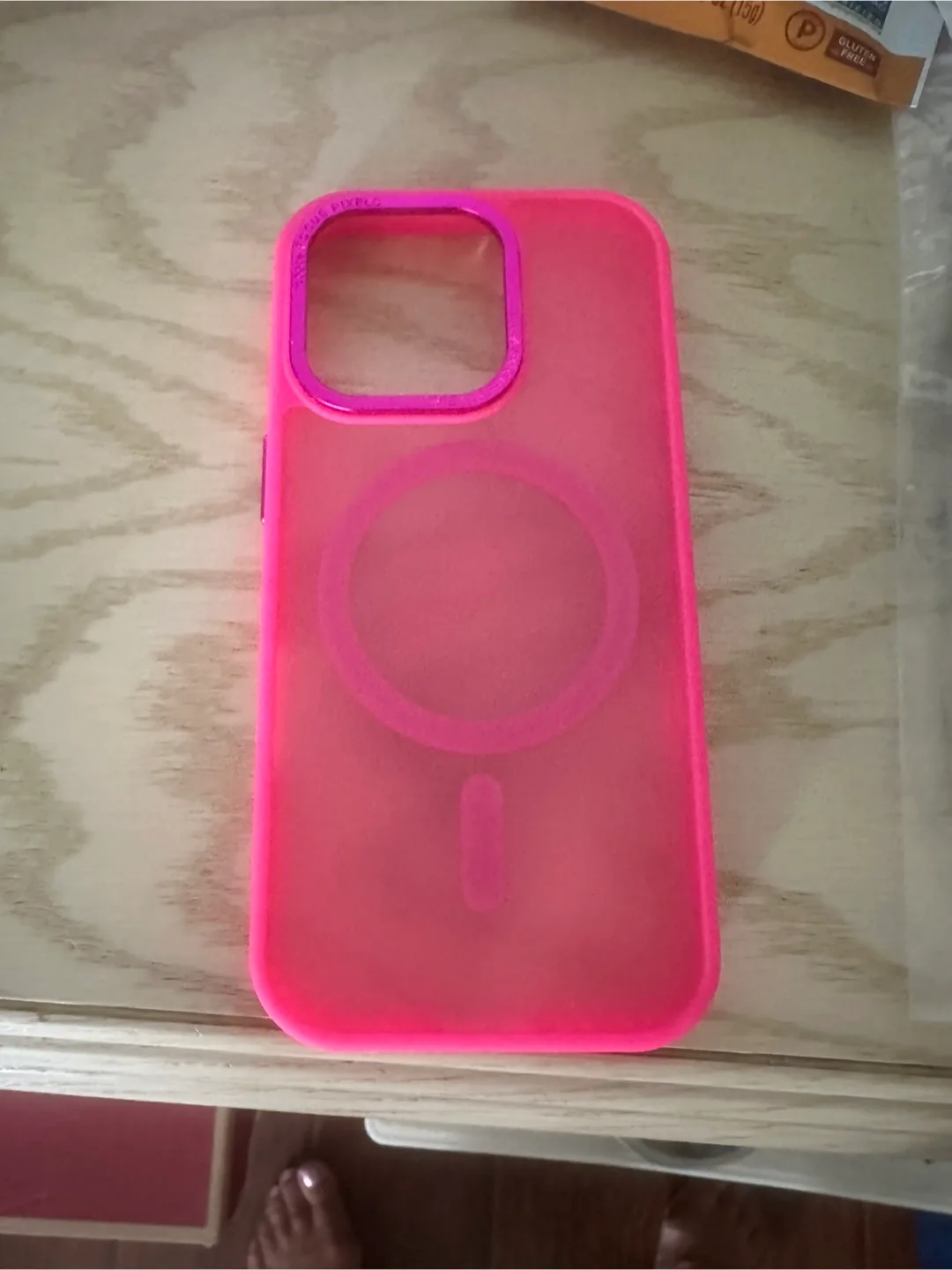 Pink iPhone Case with MagSafe image indicator(2)