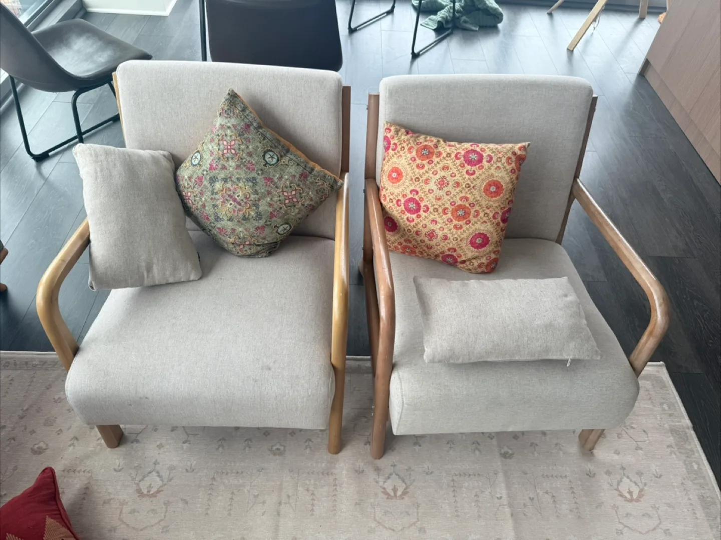 Set of 2 comfortable Armchairs with Cushions thumbnail