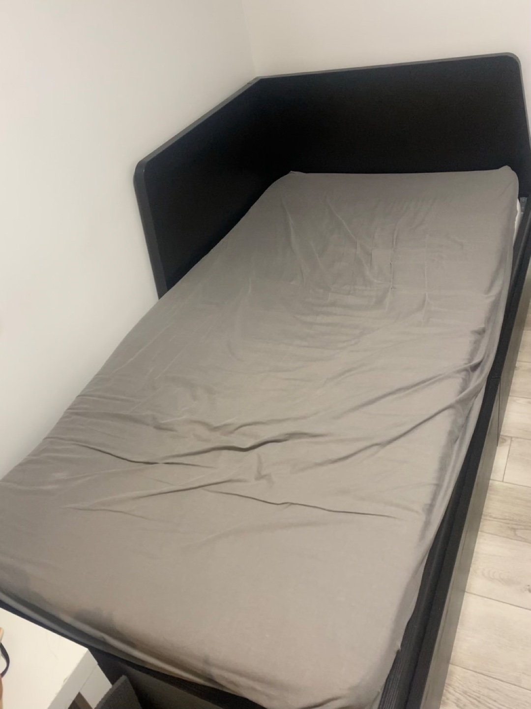 Moving Sale - IKEA FLEKKE Daybed with 2 Drawers & 2 Mattresses - photo 3