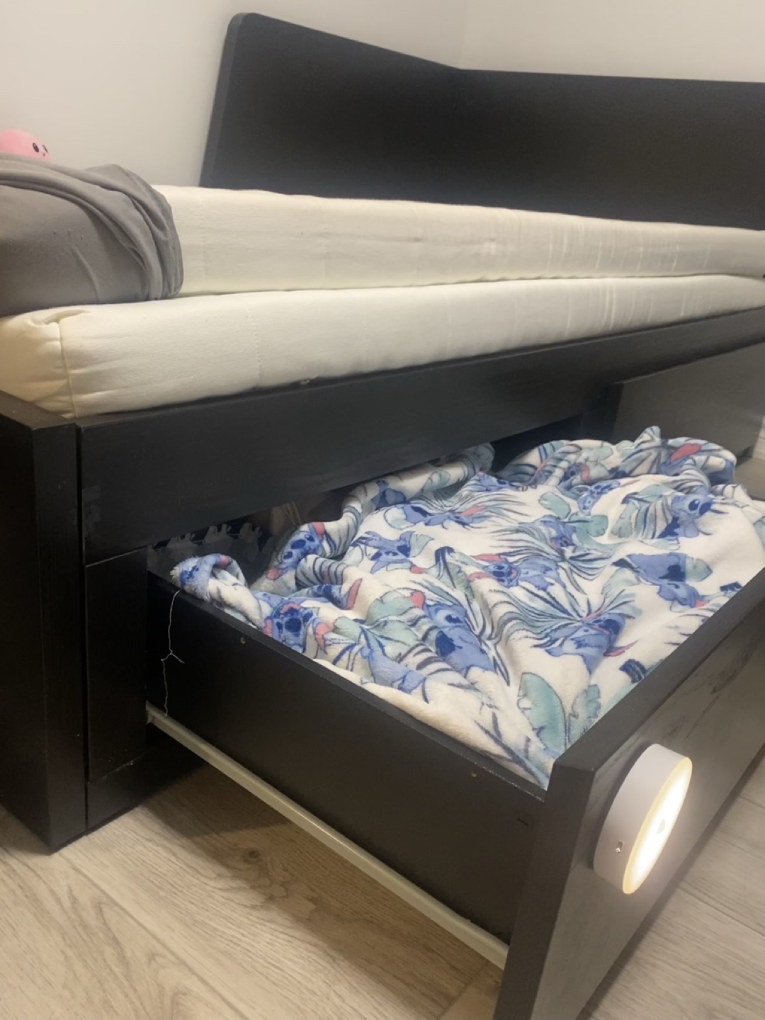 Moving Sale - IKEA FLEKKE Daybed with 2 Drawers & 2 Mattresses - photo 5