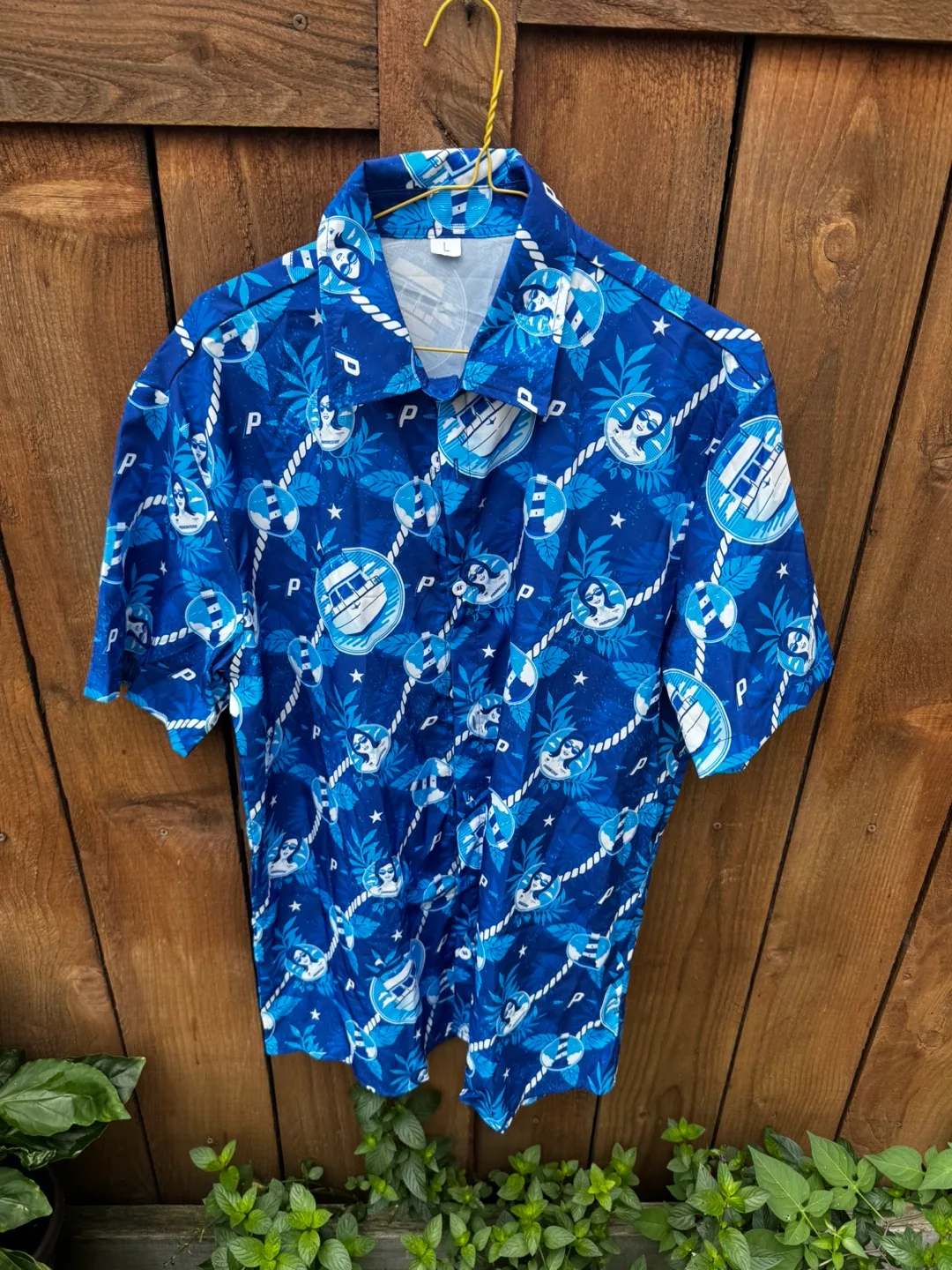 ☀️✈️ #Freecycle: Patterned Blue Hawaiian Shirt - Size L thumbnail
